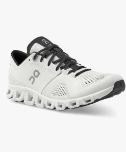 ON Running Footwear W's Cloud X - White/Black